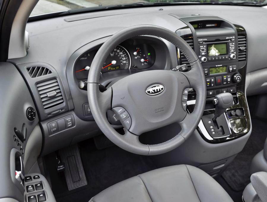  Kia Sedona 2010 года  (фото 18 из 54)